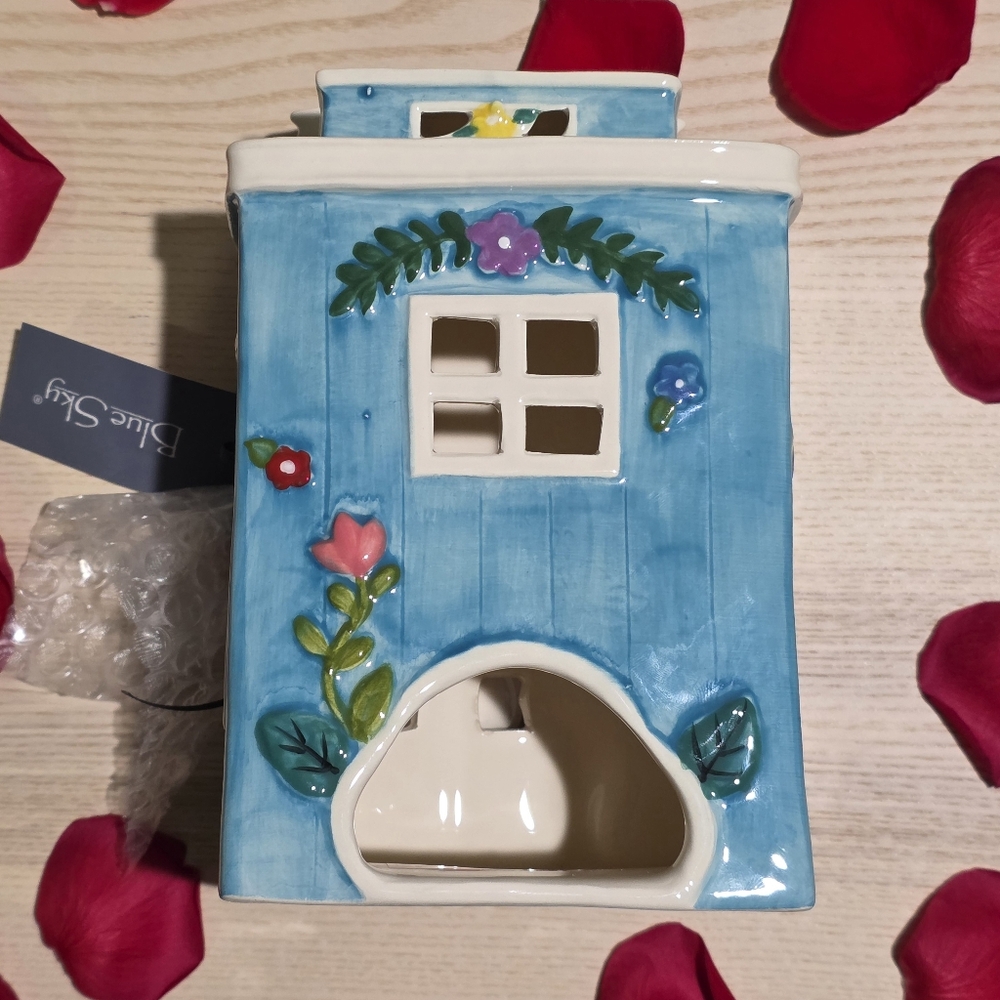 NWT Sanrio Hello Kitty Ceramic Floral Garden Shop Candle House - Picture 3 of 15